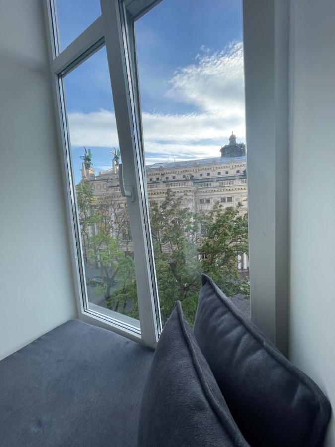 Apartment With The View Of The Opera House Lviv Eksteriør billede